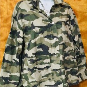 H & M  DIVIDED CAMO JACKET SILVER BUTTONS-WOMEN’S M-L/SIZE/